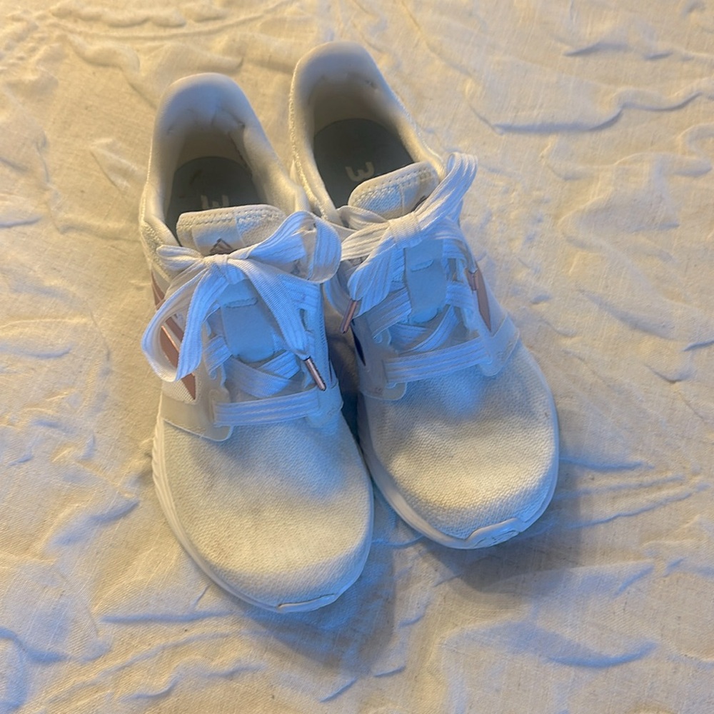 Women’s Reebok Bounce tennis shoes